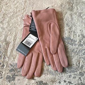 ⭐️buttery soft pink leather badgley mischka gloves - nwt!⭐️